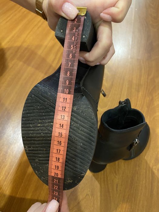 Шкіряні чоботи 37 розмір