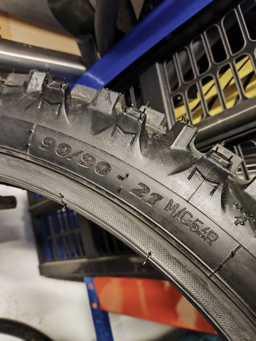 Michelin Enduro Medium 2 90/90-21 + mousse Michelin BIB M16