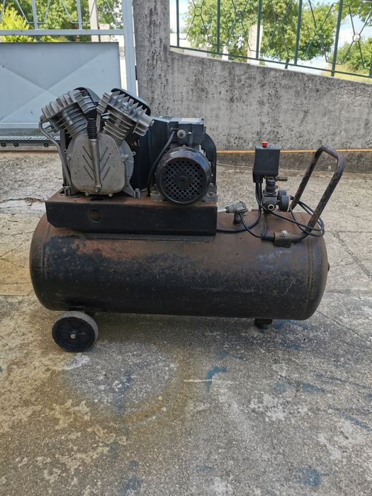 Compressor de 100 litros mais mangueira e acessórios