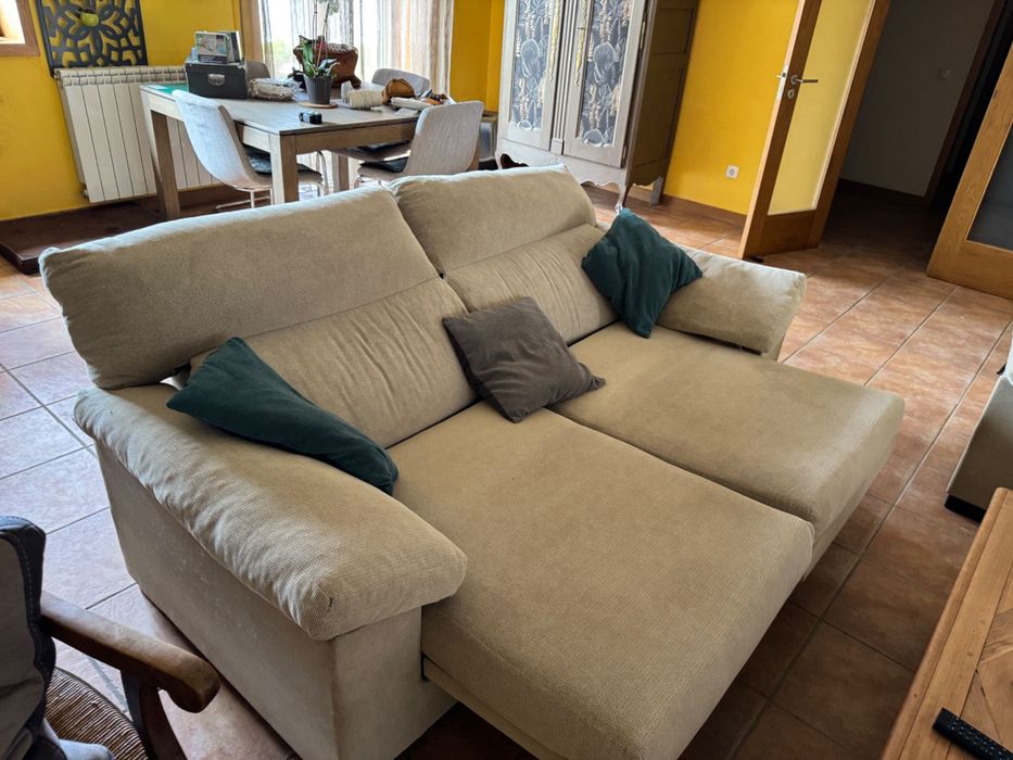 Dois sofas 1 para 3 pessoas e outro para 2