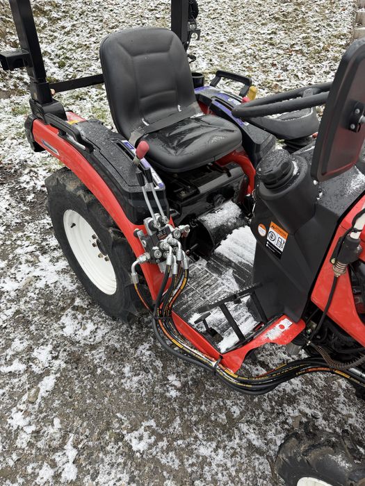 Hinomoto HM3020 (minitraktor)