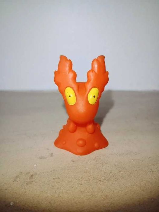 Pokémon finger puppet / brinquedo / figura pokémon Slugma da bandai