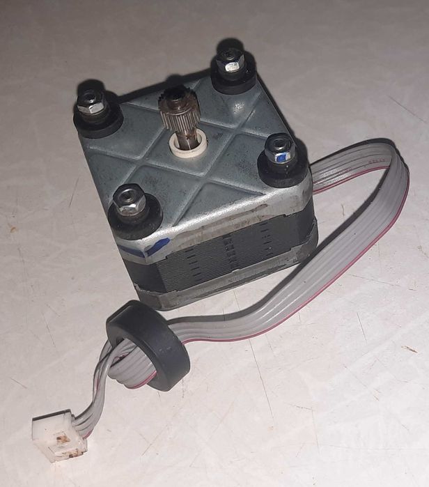 шаговый электродвигатель 2 шт