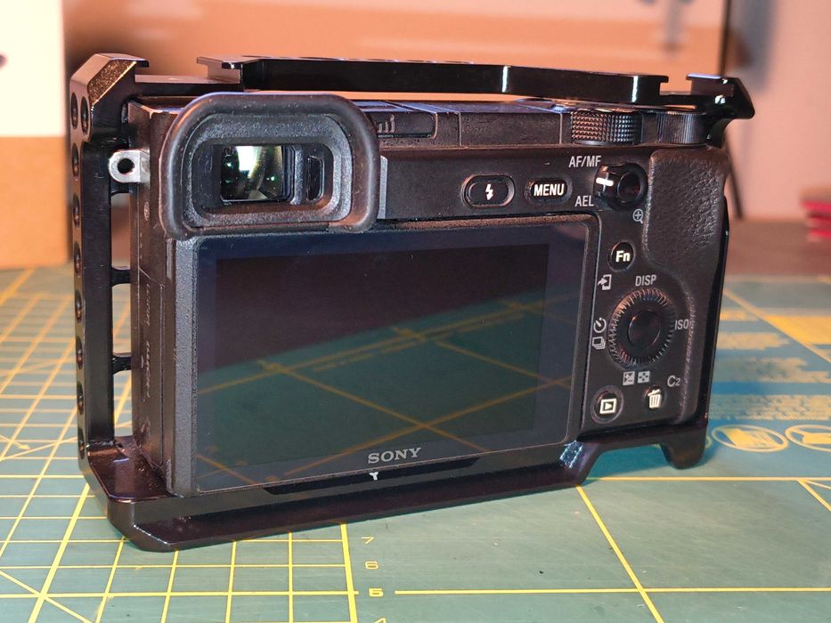Bezlusterkowiec Sony a6400, klatka SmallRig