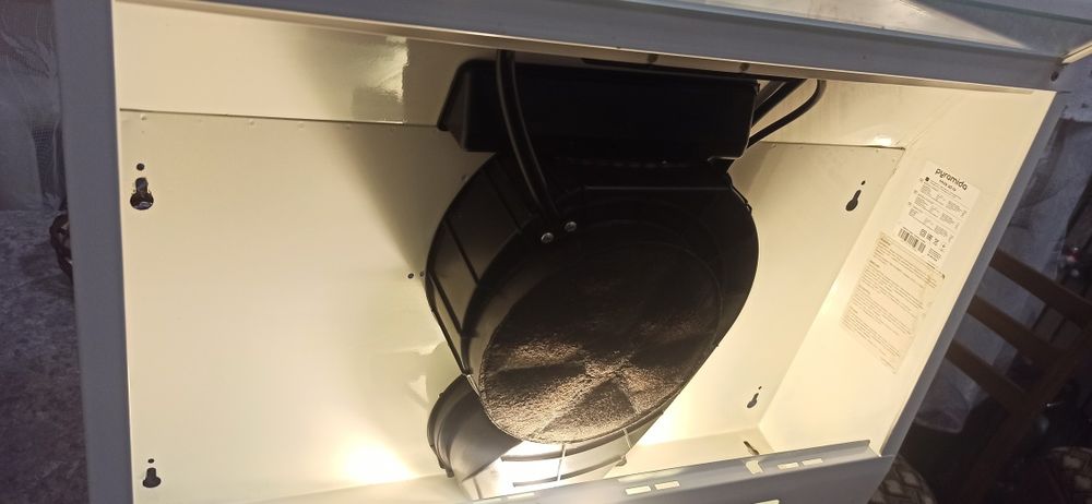 Вытяжка для кухни Pyramida MHX 60 IV