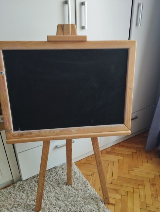 Продам гарну двосторонню дошку для малювання,рамка дерево!