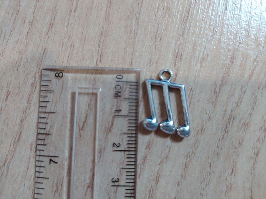 Lote 30 Pingentes nota musical