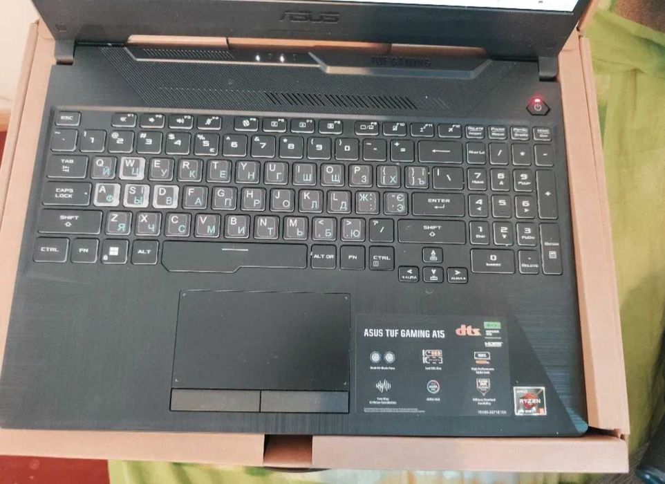 laptop ASUS TUF Gaming A15 FA506NC-R5165W.