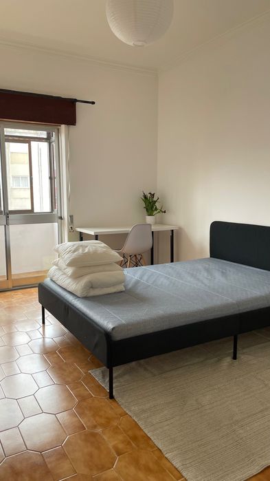 Quartos Amplos Para Arrendar - Barreiro/Lavradio - Despesas Incluídas