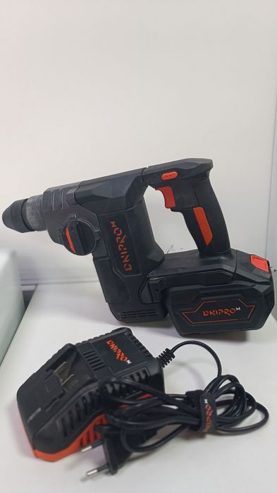 Акумуляторний перфоратор Dnipro-m DHR-202BC ULTRA