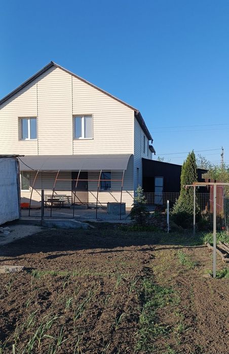 Продам 2х.этажный дом в Коротыче