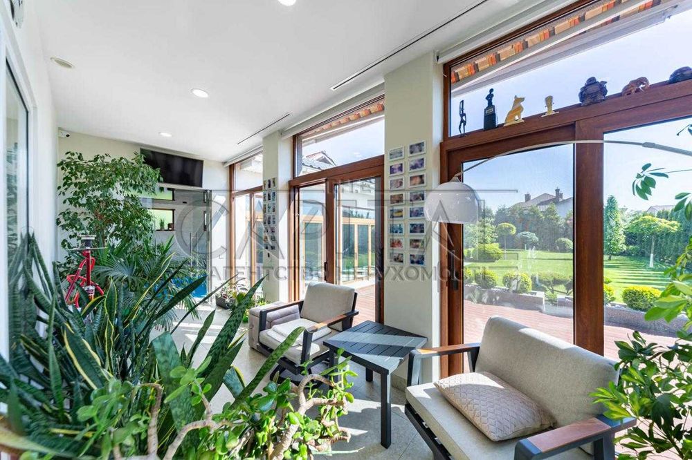 Престижний будинок в Крюківщіні 400м2, гараж та басейн