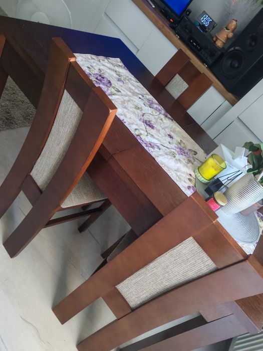 Stół rozkładany plus 4 krzesła