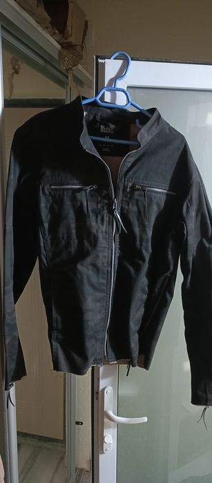 Продам куртку весна новая