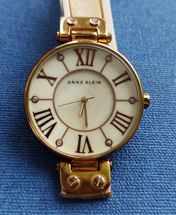 Продам часы Anne Klein 34 мм