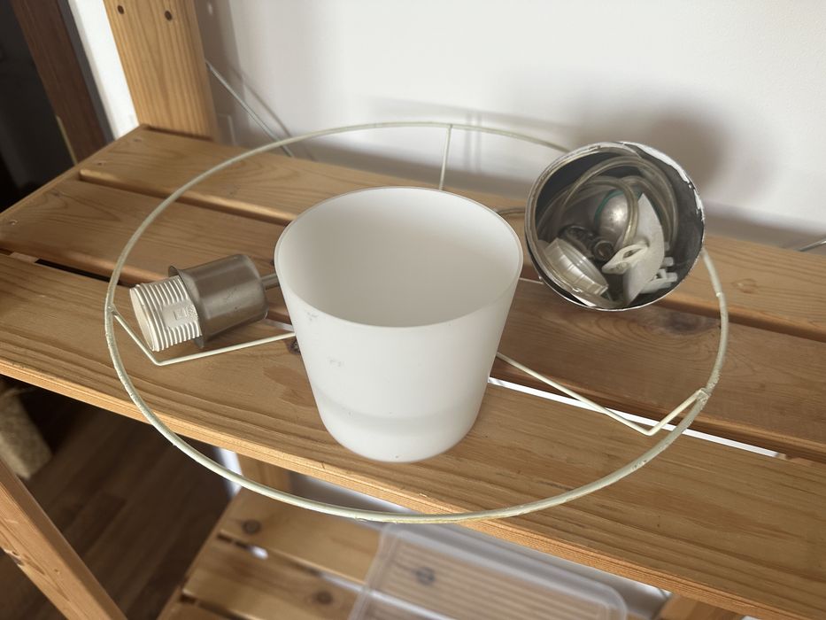 Podwieszany kabel do lampy sufitowej z malym kinkietem