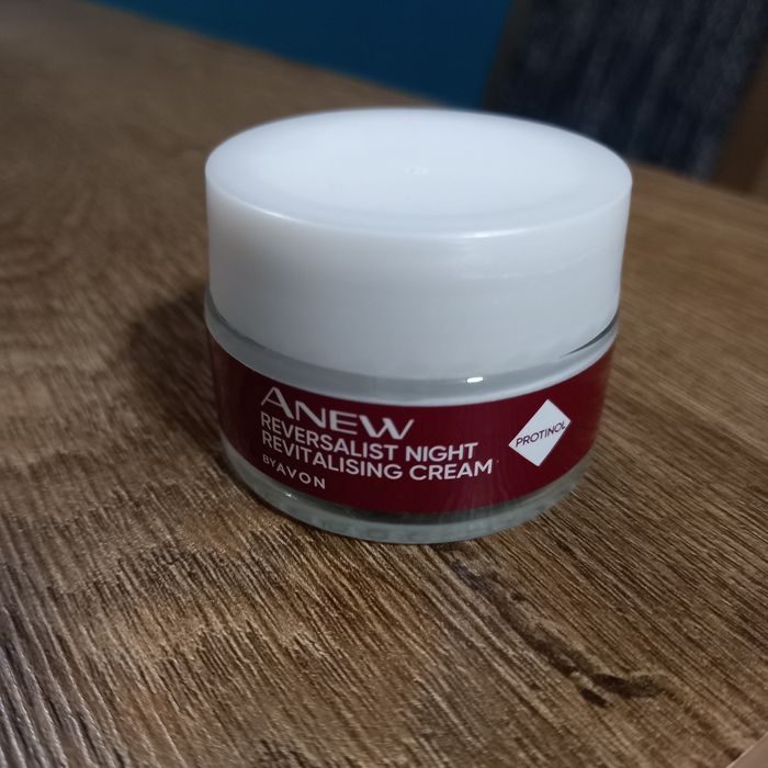 Avon Anew Reversalist Night Revitalising krem na noc z protinolem