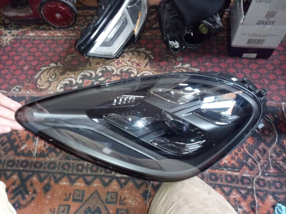 Фара Porsche Cayenne