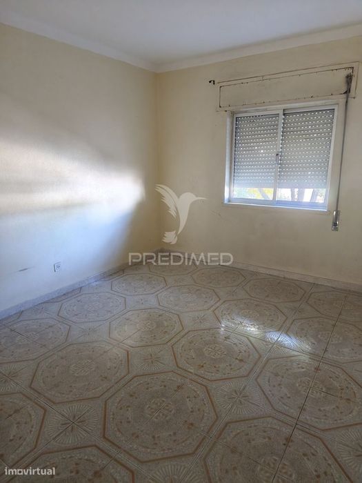 Apartamento T4 no Bairro dos Assentos