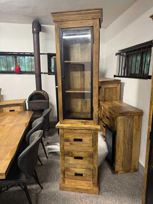 Wyjatkowy loftowy słupek regał z serii  LOFT Zapraszam uzupełnij serię