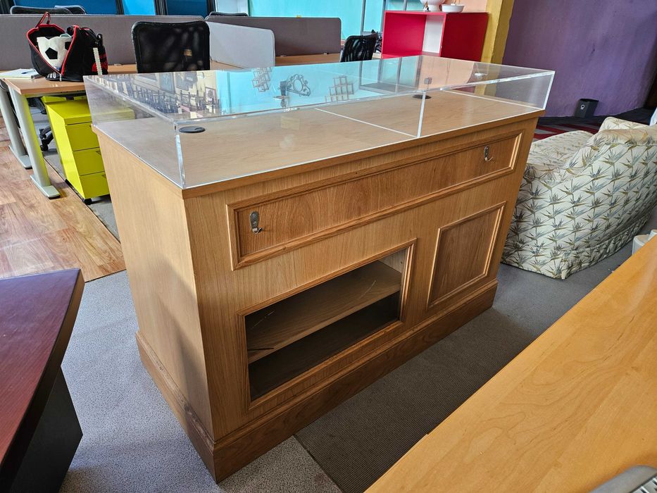 Balcão / Expositor para loja - Em madeira - Bom e