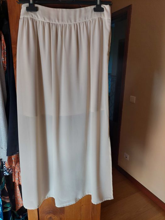 Saia comprida completamente nova