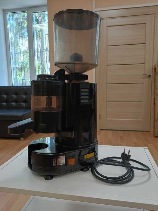 Кавомолка, гриндер Gino Rossi бункерний