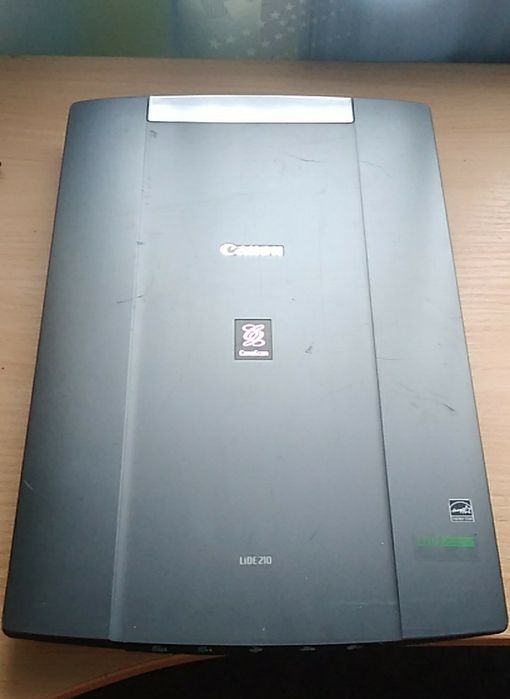 сканер бумаги  CanonLIDE 210