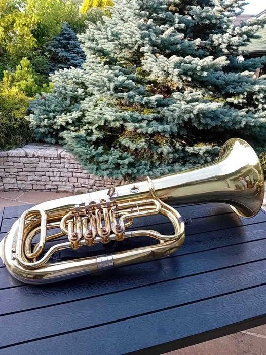 Tuba basowa Es Amati Kraslice