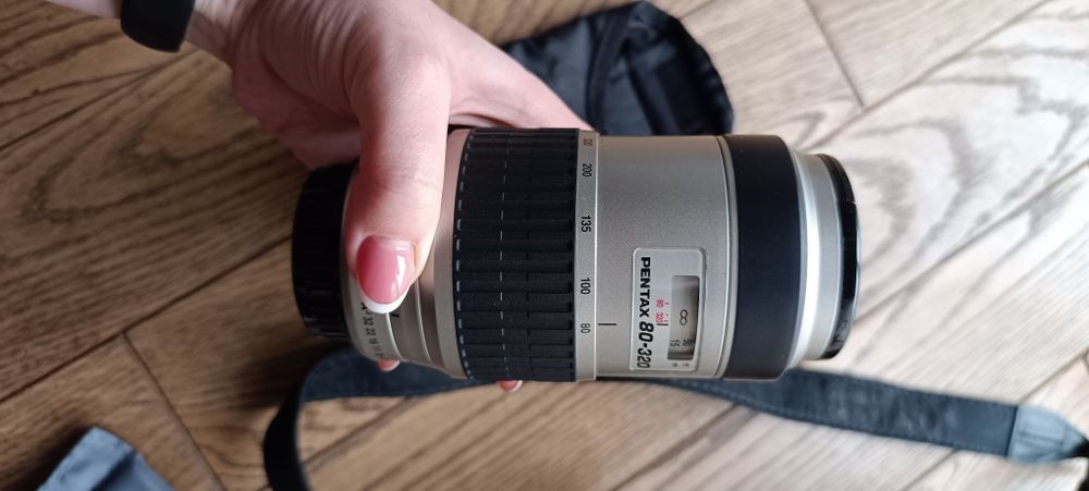 Цифрова камера  Pentax K10 D з трьома лінзами
