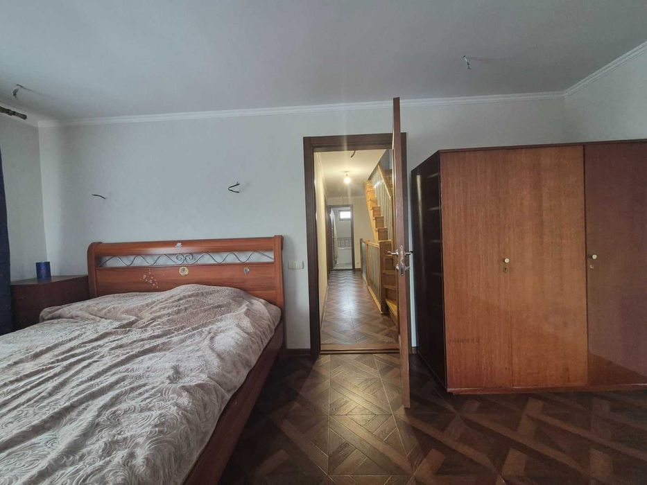 Продаж частини будинку на Старому Місті