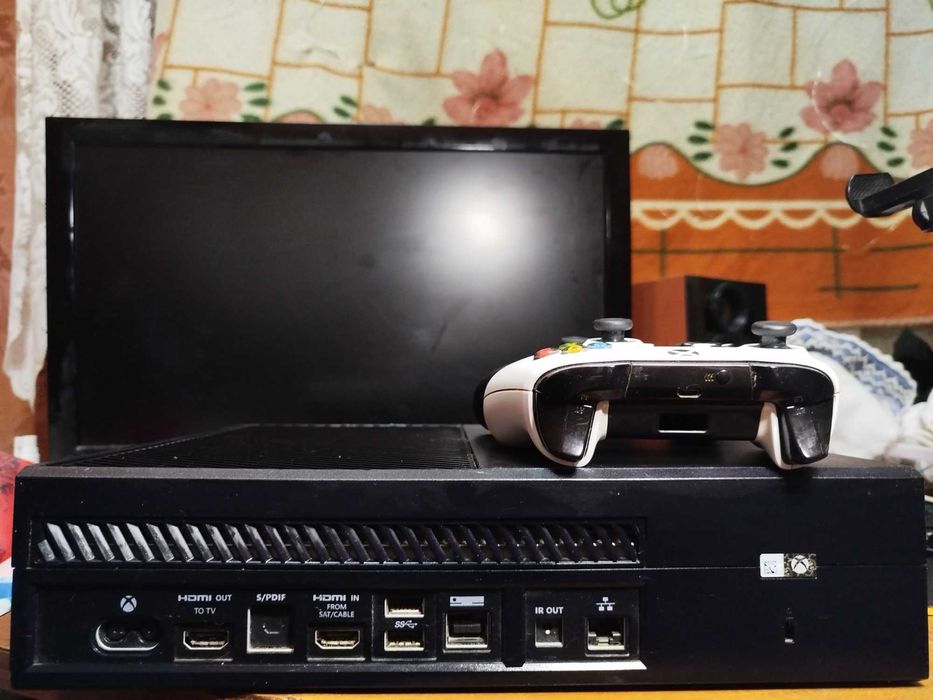 Xbox One 1TB + 2 Геймпади ТОРГ присутній (один від Xbox Series)