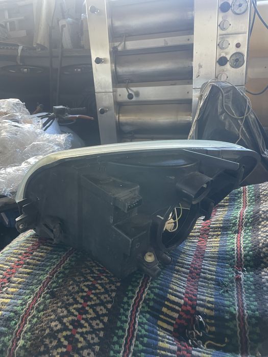 Farol direito Citroen Berlingo 2002 a 2008