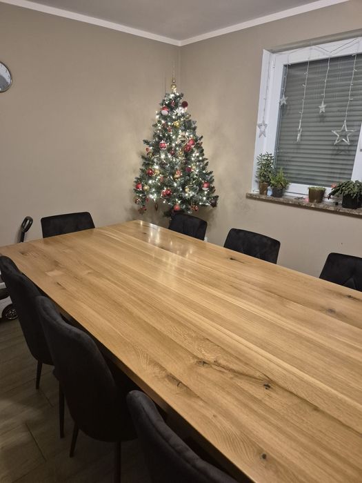 Meble z drewna, stoły, stoliki, biurka