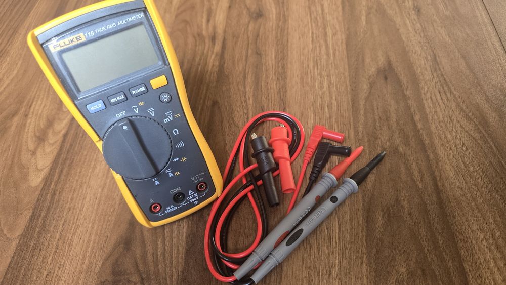 Multimetr cyfrowy Fluke 115 2583583-ISO CAT III 600V AC/DC kalibracja ISO