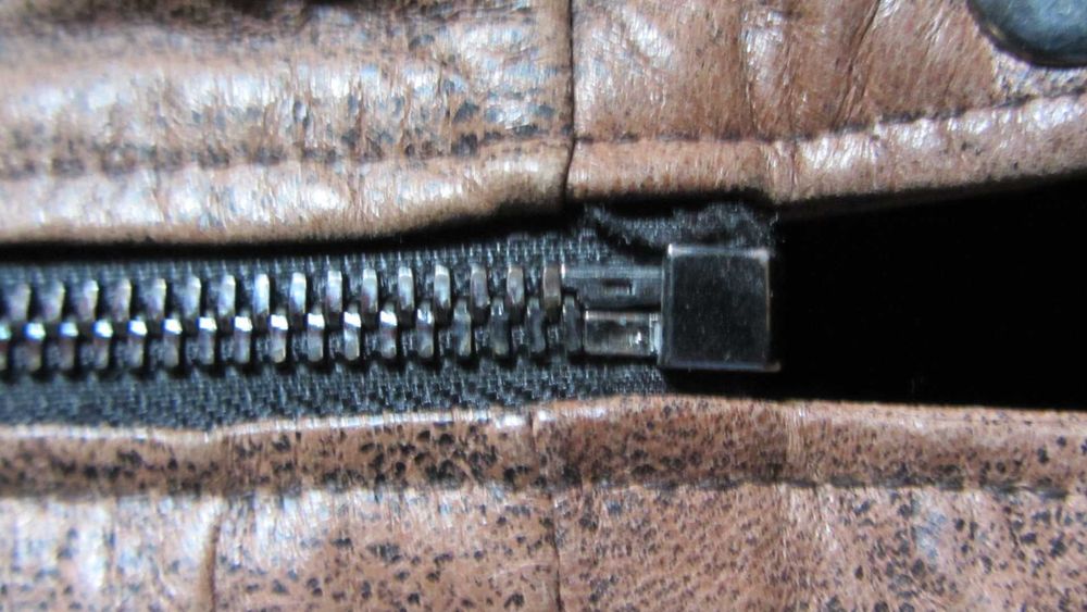 куртка кожаная с капюшоном из нат меха с декор вставками 54 р