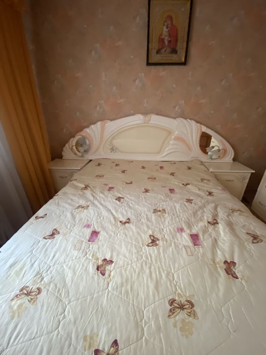 Продам спальню з тумбами та шафу