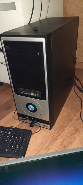 Компьютер (Системник, монітор, клавіатура, миш)