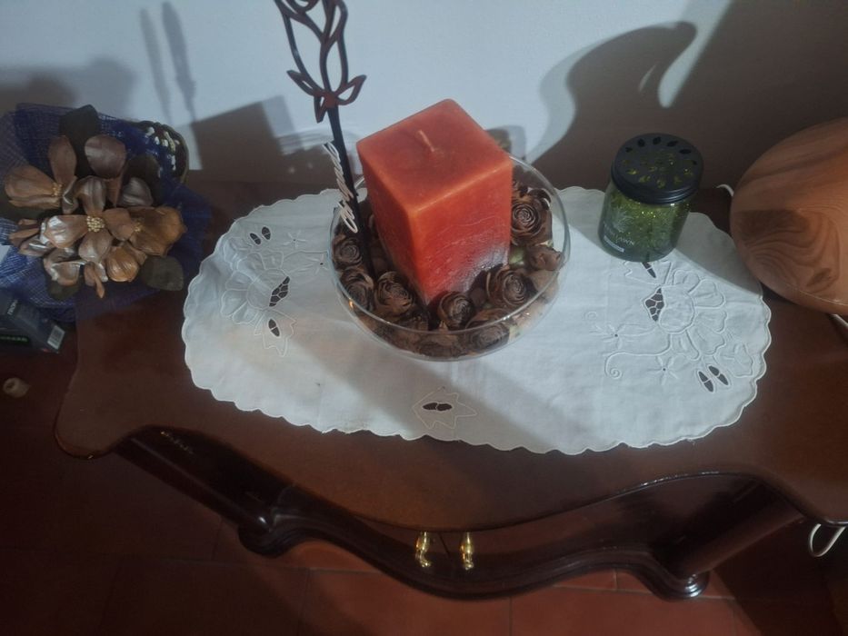 Móvel pequeno com duas portas, 48 cm de altura , 85 cm de largura
