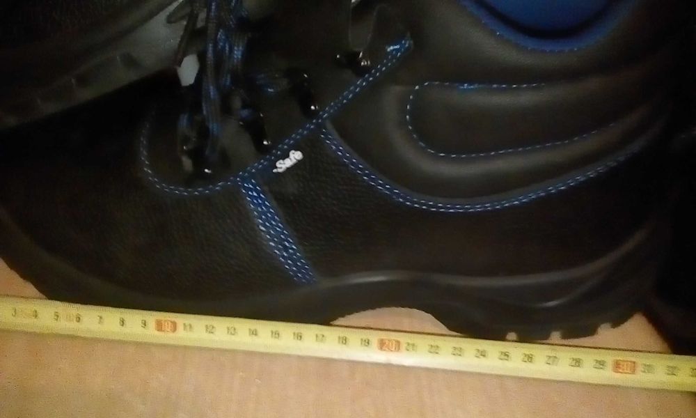 Buty męskie robocze firmy SAFE roz. 48, antyprzebiciowe z podnoskiem