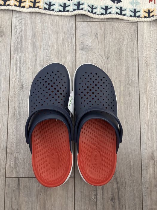 Продам нові Crocs