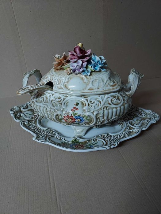 Terrina com Colher e Prato – Cerâmica de Alcobaça