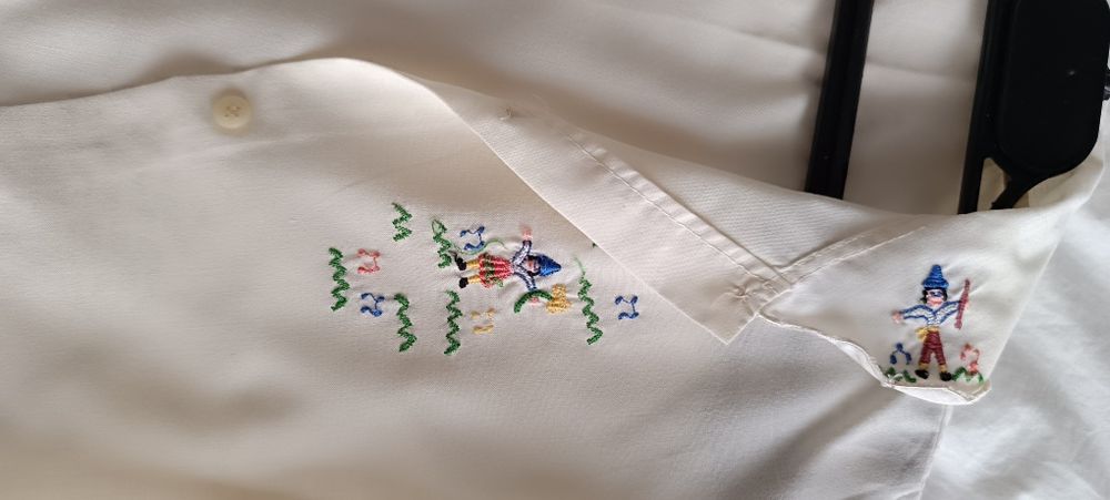 Camisa de criança com bordado da Madeira