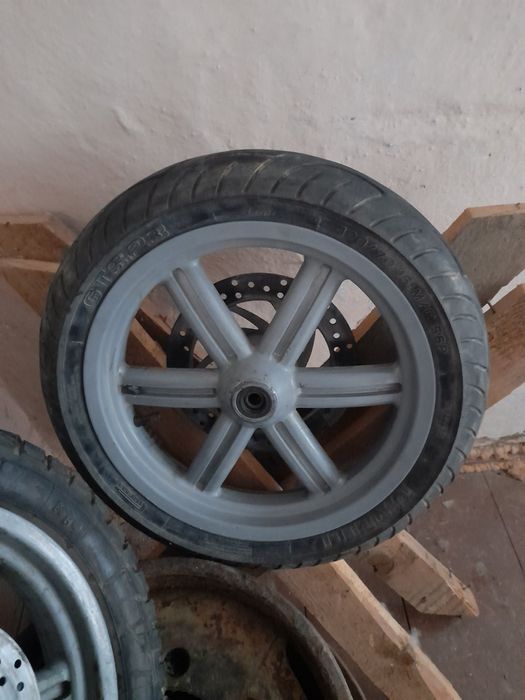 Продам колеса скутера апрілія125