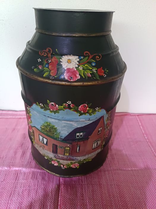 Pote antigo pintado a mão