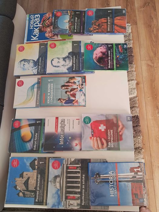 Sprzedam podręczniki do 1 kl LO