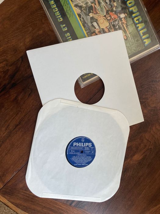 Tropicalia (panis et circensis)