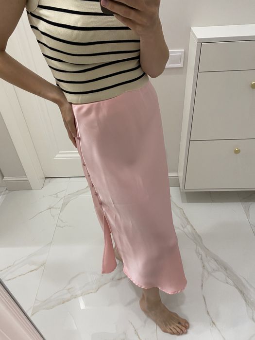 Ніжна атласна спідниця