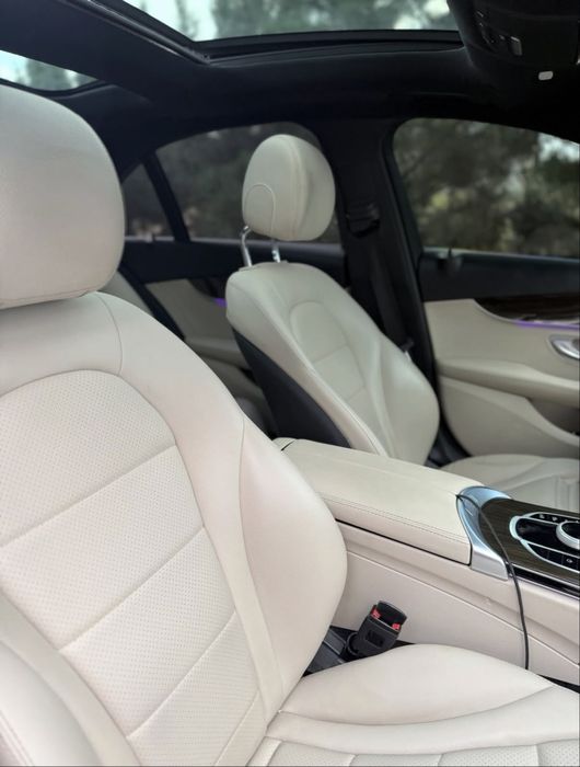 Mercedes-Benz C300 (переодет в C63 AMG)