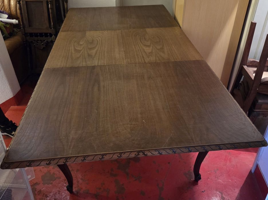 Mesa extensível em Nogueira